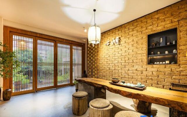 Xinhu B&B