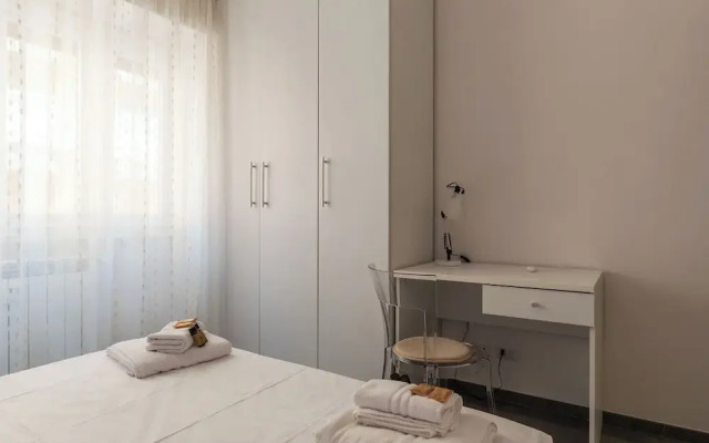 JOIVY Delightful 3-bed Flat with Balcony