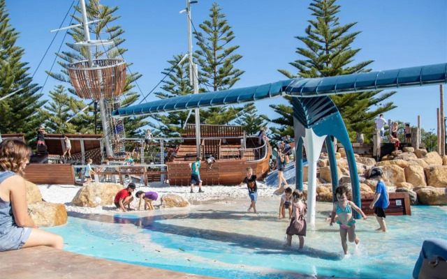 API Busselton Seaside Escape Apartments