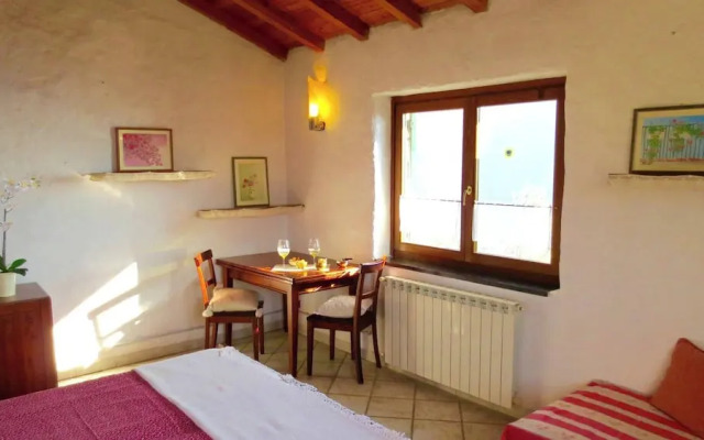 Panoramic Rural House With Garden