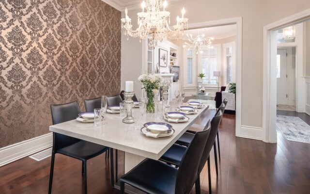 QuickStay - Chic & Modern Townhouse in Little Italy