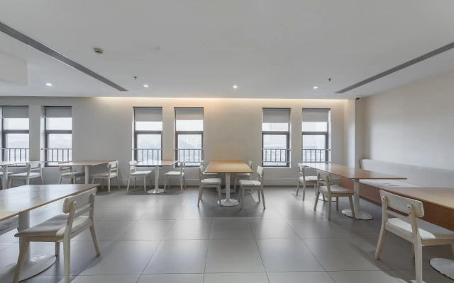 Ji Hotel (Shanghai Zhoupu, Wanda Plaza)