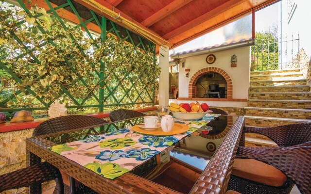 Stunning Home in Ika With Wifi and 2 Bedrooms