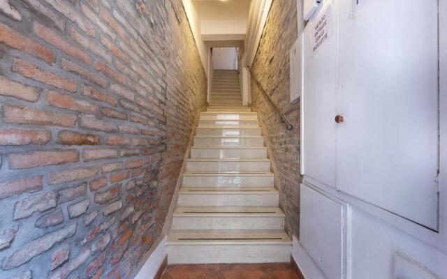 Ferrara Mayr White Apartment