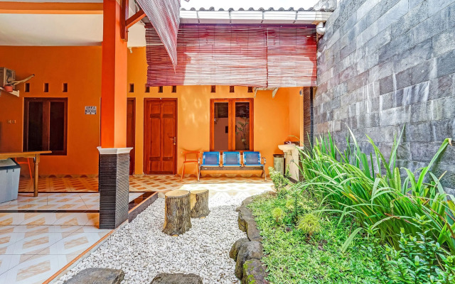 OYO 90768 Endrayanti Inn Syariah