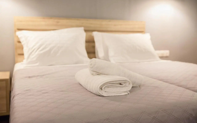 2 The Point Suites