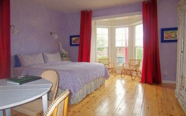 Metro Hotel and Cafe