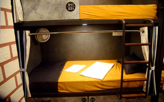 Charyana Hotel Ac Dormitory - Hostel