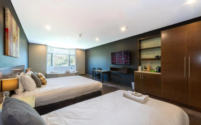 Sfera's Park Suites & Convention Centre