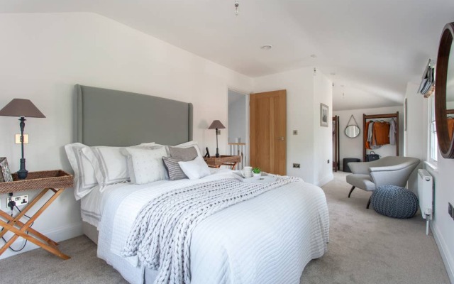 Chic & Luxurious Townhouse - Central Marlow