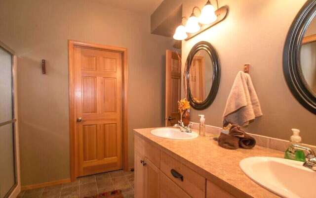 Meadow Wood Lodge in Shugart Flats