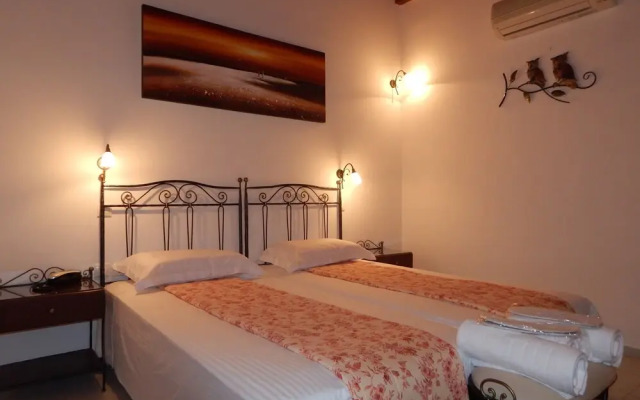 Tinos Suites & Apartments
