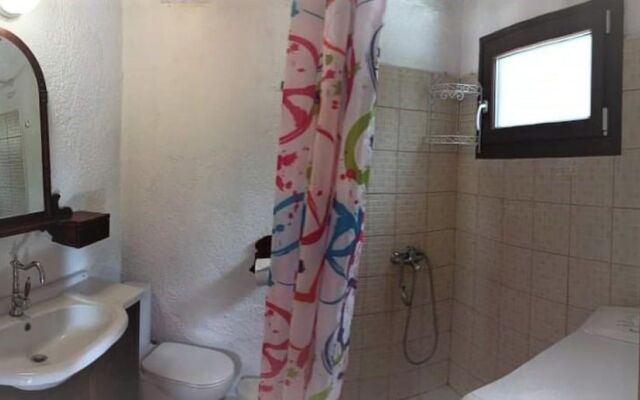 Family Villa in Sani - Sleeps 6 - Parking - Wifi