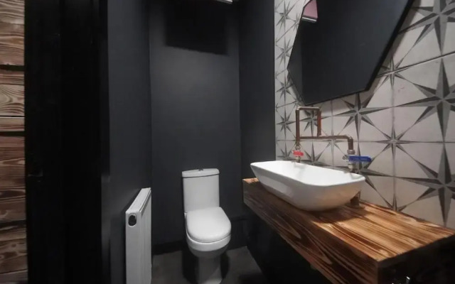 Studio 95 - Shared & Private Rooms