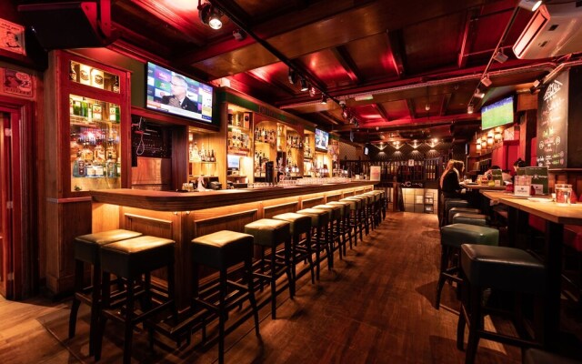 Durty Nelly's - Hostel