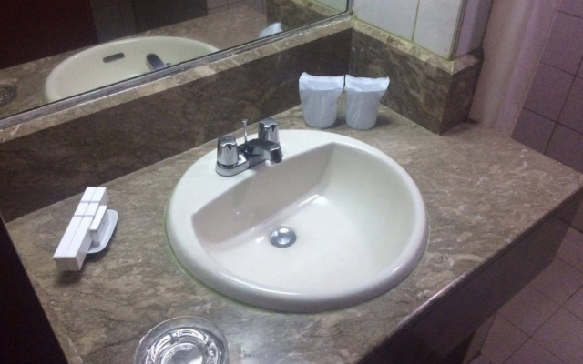 Palm Hotel Manila