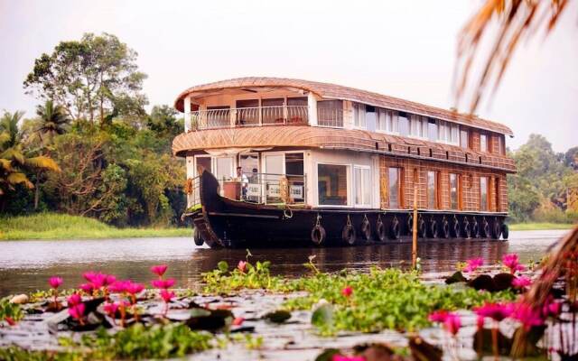 Mass Holidays Houseboat