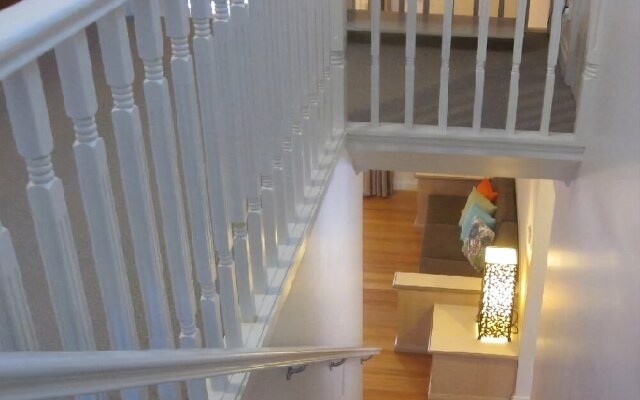 Blackbutt - Deluxe Family Townhouse