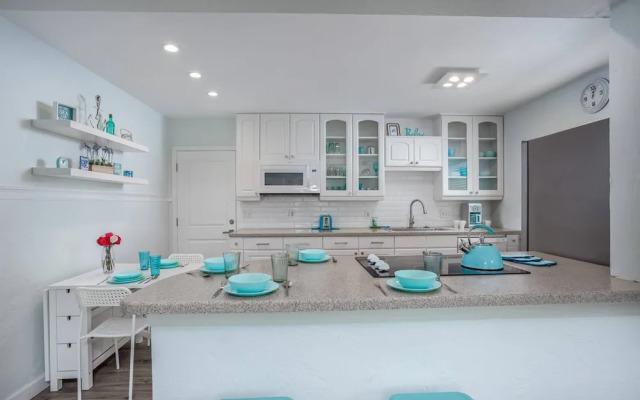Modern Grove Beautiful 3 Bedroom Home