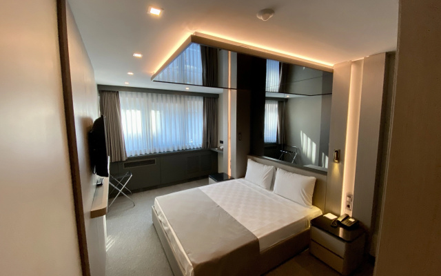 Triada Hotel Karakoy - Image 4