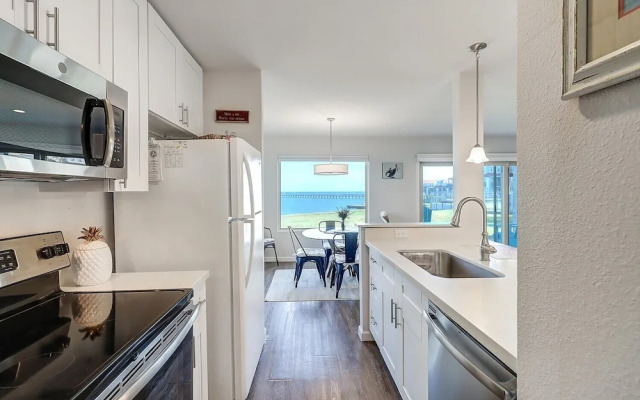 Chamingo 2 Bedroom Condo by Redawning