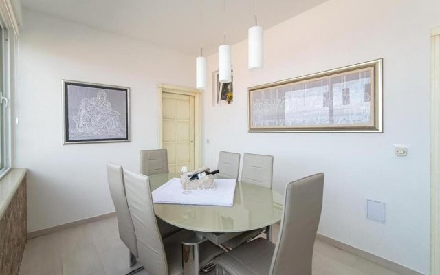 Awesome Apartment in Sutivan With Wifi and 3 Bedrooms