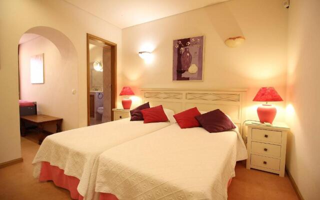 Casa Bruella - Walk to beach Pool WiFi and BBQ