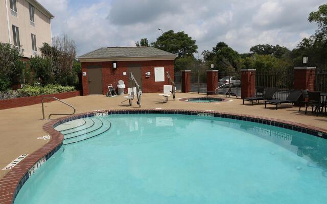 Holiday Inn Express Hotel & Suites Auburn - University Area by IHG