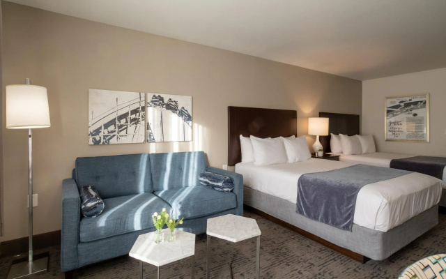 Oxford Suites Portland - Jantzen Beach