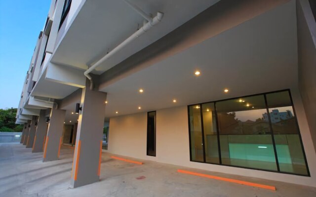 The Plubpla Serviced Apartment