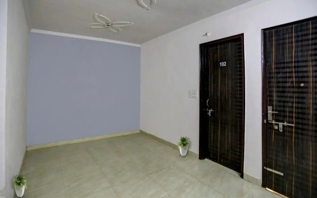 Oyo Flagship 703376 Mk Residency