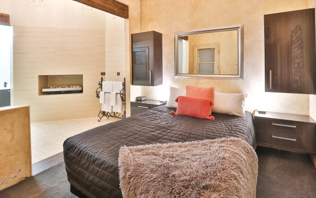 Indulge Apartments - Eighth Street