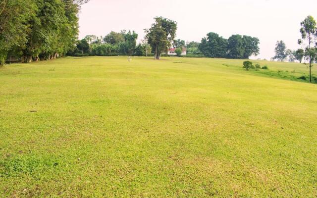 Tooro Fairway Hotel