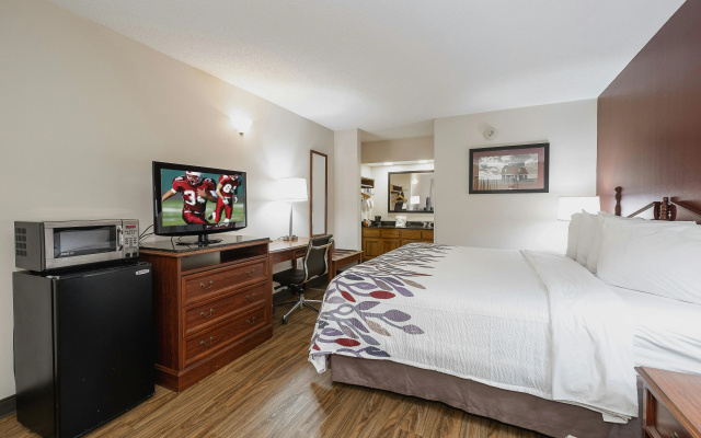 Red Roof Inn & Suites Calhoun