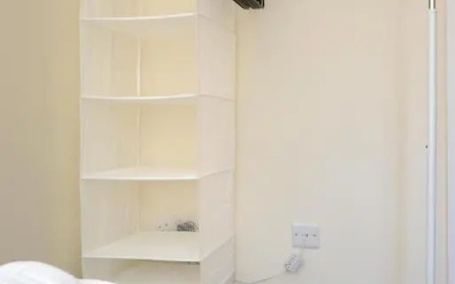 City centre 4 bedroom town house with parking