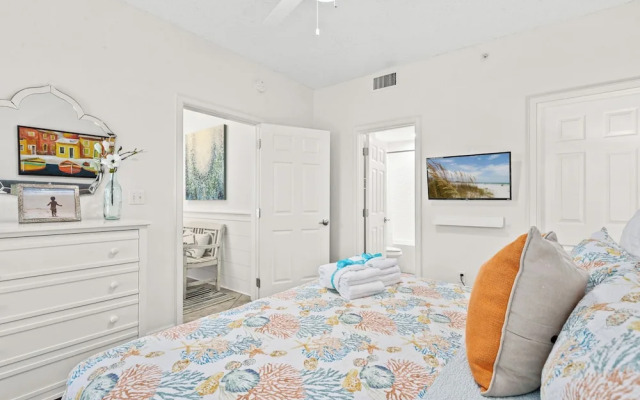 Fun In The Sun! Crescent at Miramar - Gulf Front+beach Chairs