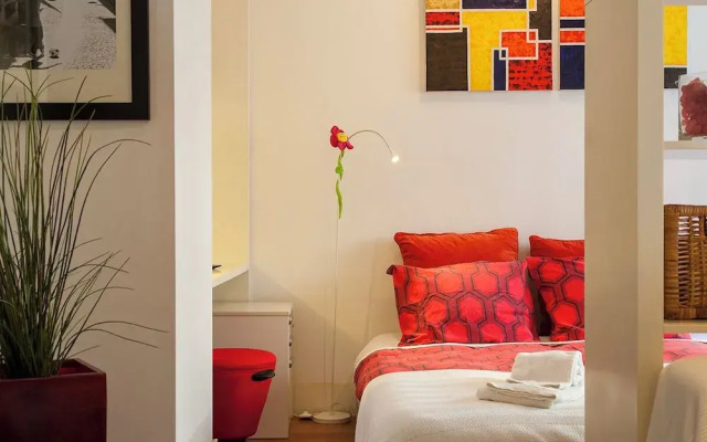 JOIVY Color-block studio w/workspace &free parking at the heart of Santa Catarina