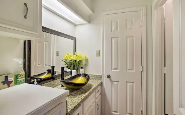 Spacious Houston Getaway ~ 23 Mi to Downtown!