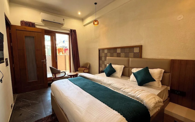 Yes Hotel By The Ganges