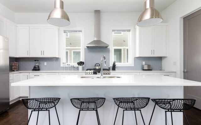 Domio Sylvan Park Spacious 8BR 2 Houses