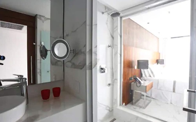 CLH SUITES Copacabana Domingos Ferreira