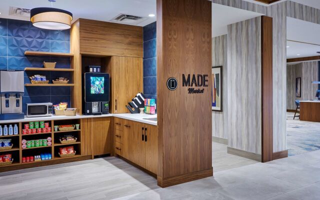 DoubleTree by Hilton Windsor Hotel & Suites