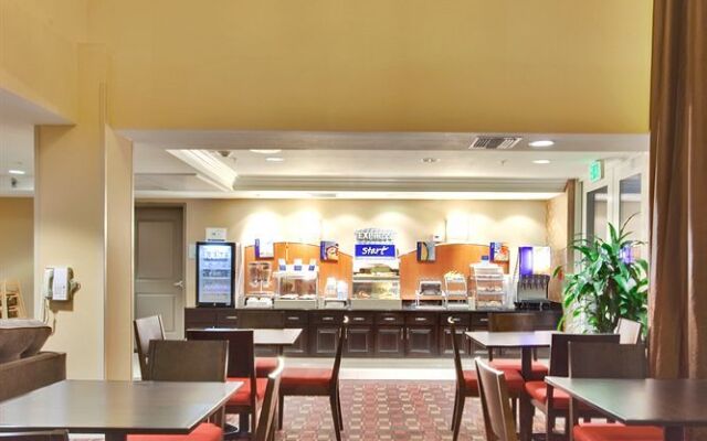 Holiday Inn Express Banning