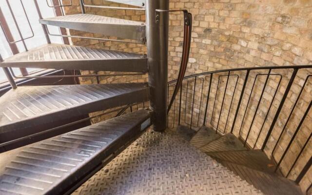 City Centre Location - Over Looking Parkers Piece! Private Entrance