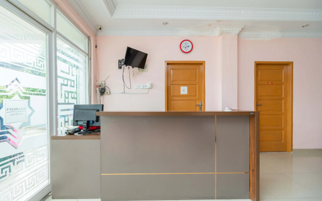 RedDoorz Syariah near Transmart Padang