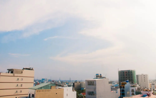 Airy Art Apartment My Khe Beach