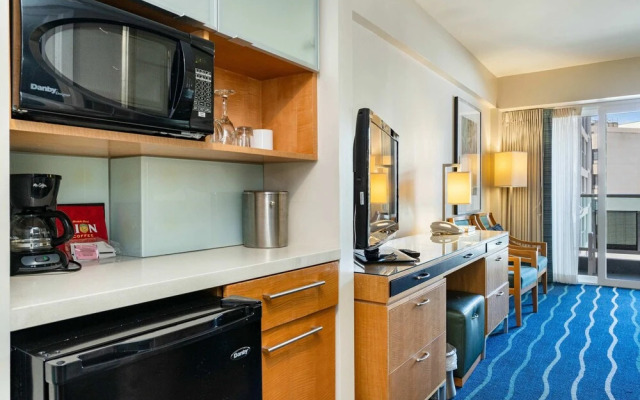 Ala Moana Hotel Room Near Beach