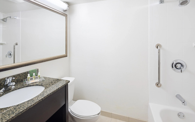 Holiday Inn & Suites Across From Universal Orlando by IHG