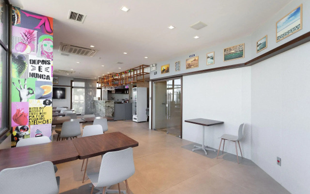 (902-B) Studio com Vista Mar e Comodidades