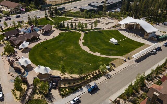 Ski Idlewild 1 Bedroom Condo by RedAwning